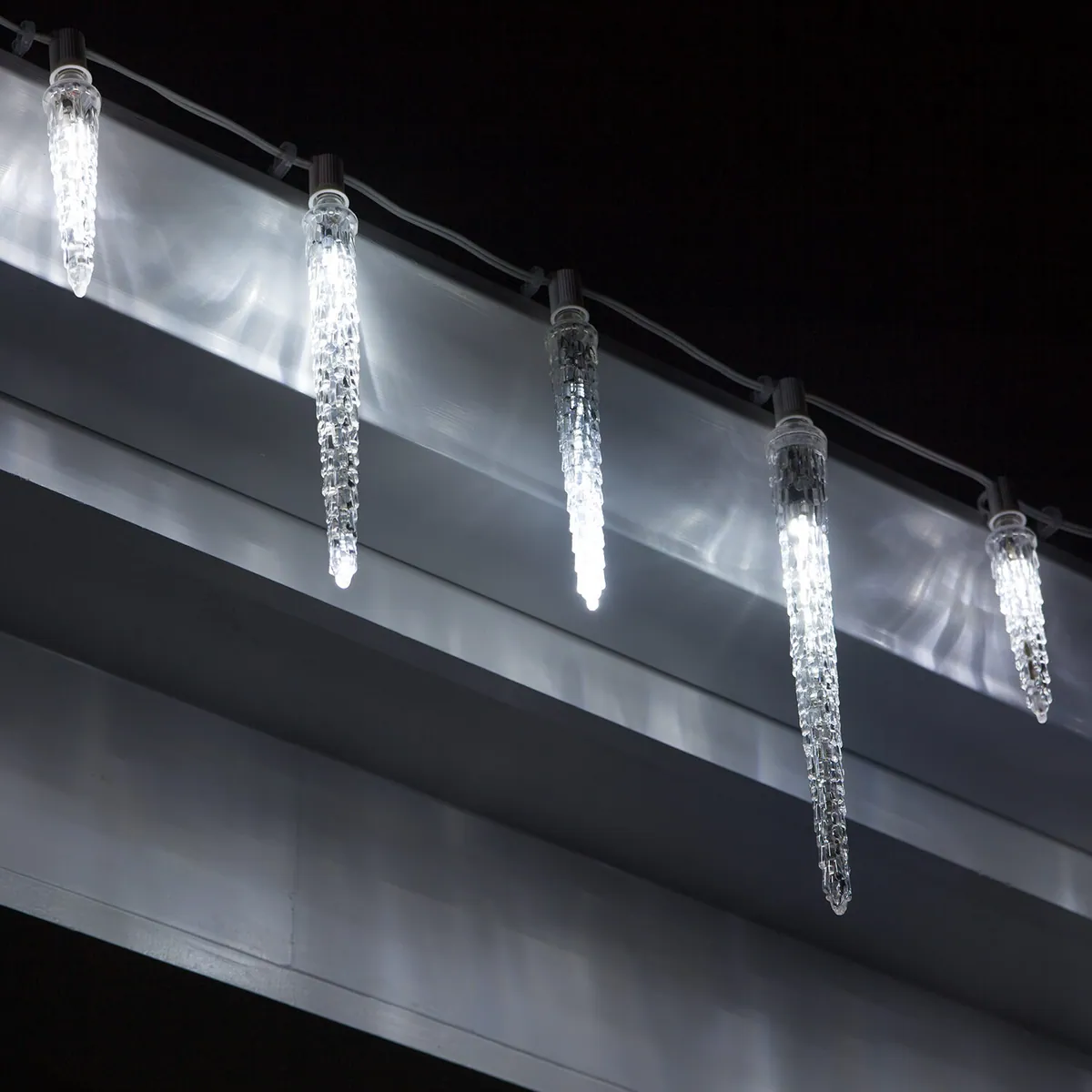 C7 Falling Icicle Cool White LED Bulbs - Wintergreen Lighting® 21058