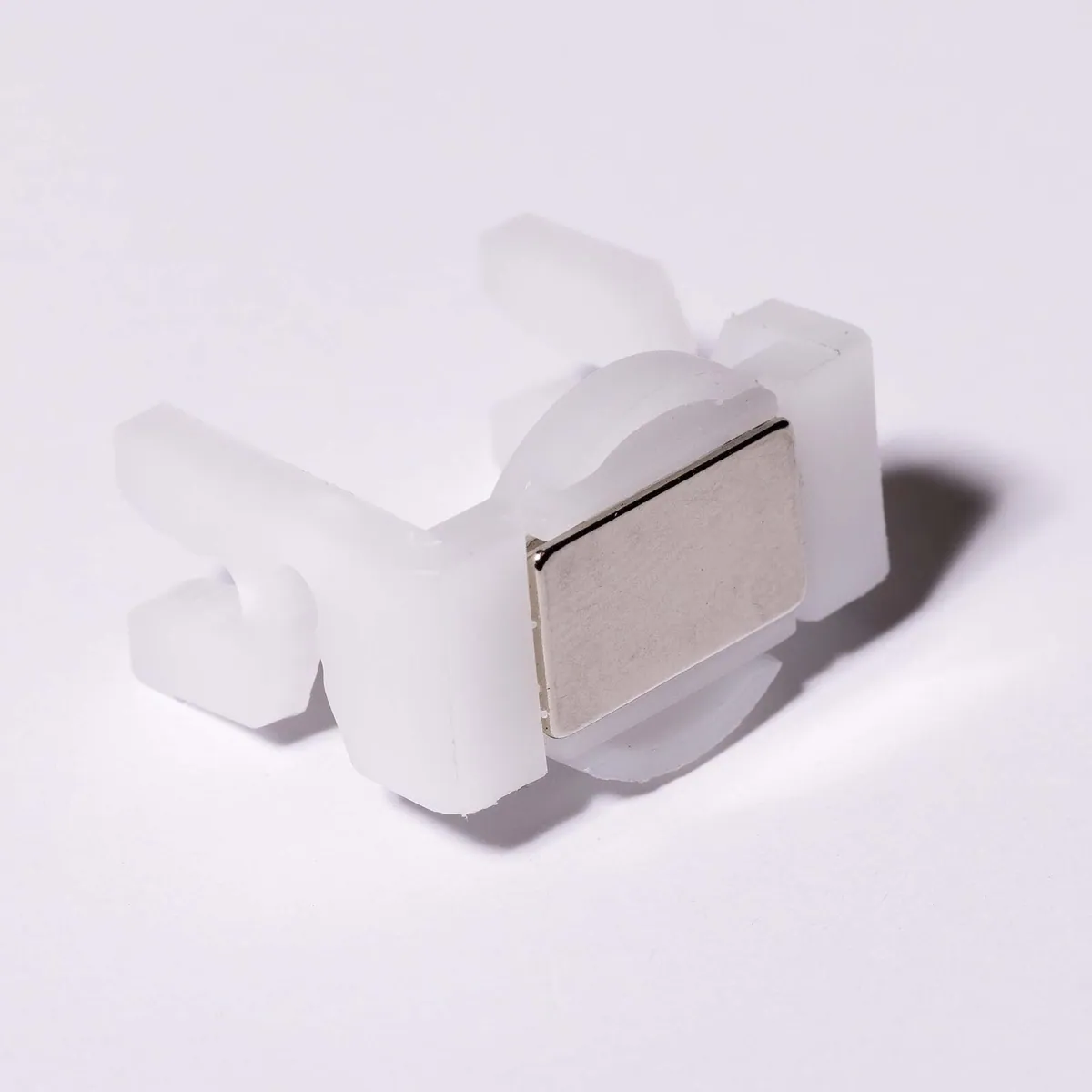 Magnetic Clip, C9 Socket, Pack of 100 - Kringle Traditions® 82641